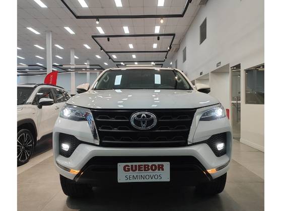 TOYOTA HILUX SW4 2.7 VVT-i FLEX SRV 7L 4X2 AUTOMÁTICO